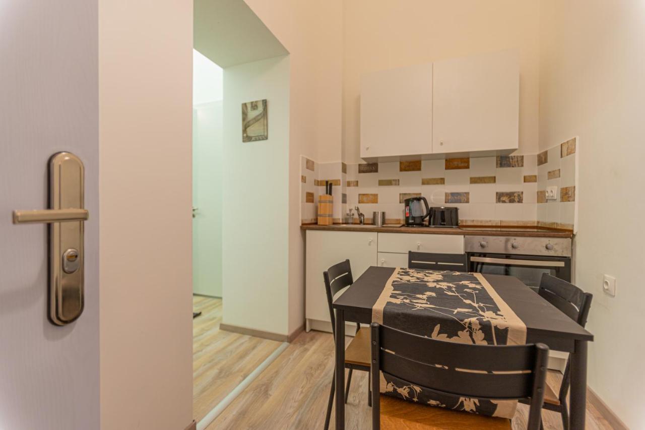 Downtown Studio Flat In Budapest, Mona Exterior photo